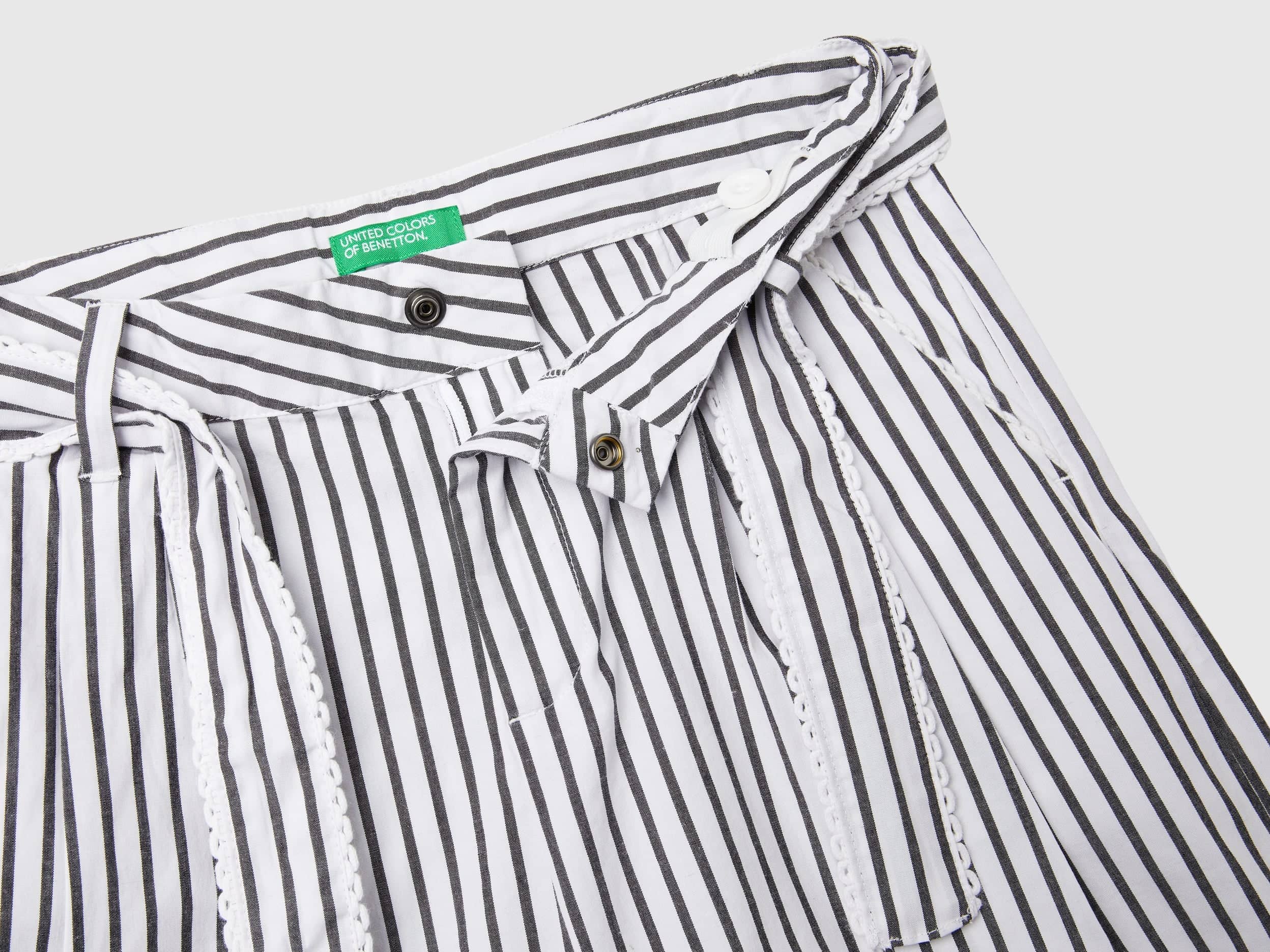 يونايتد كولورز اوف بينيتون بنطلون بالازو مخطط واسع من الأسفل ولادي