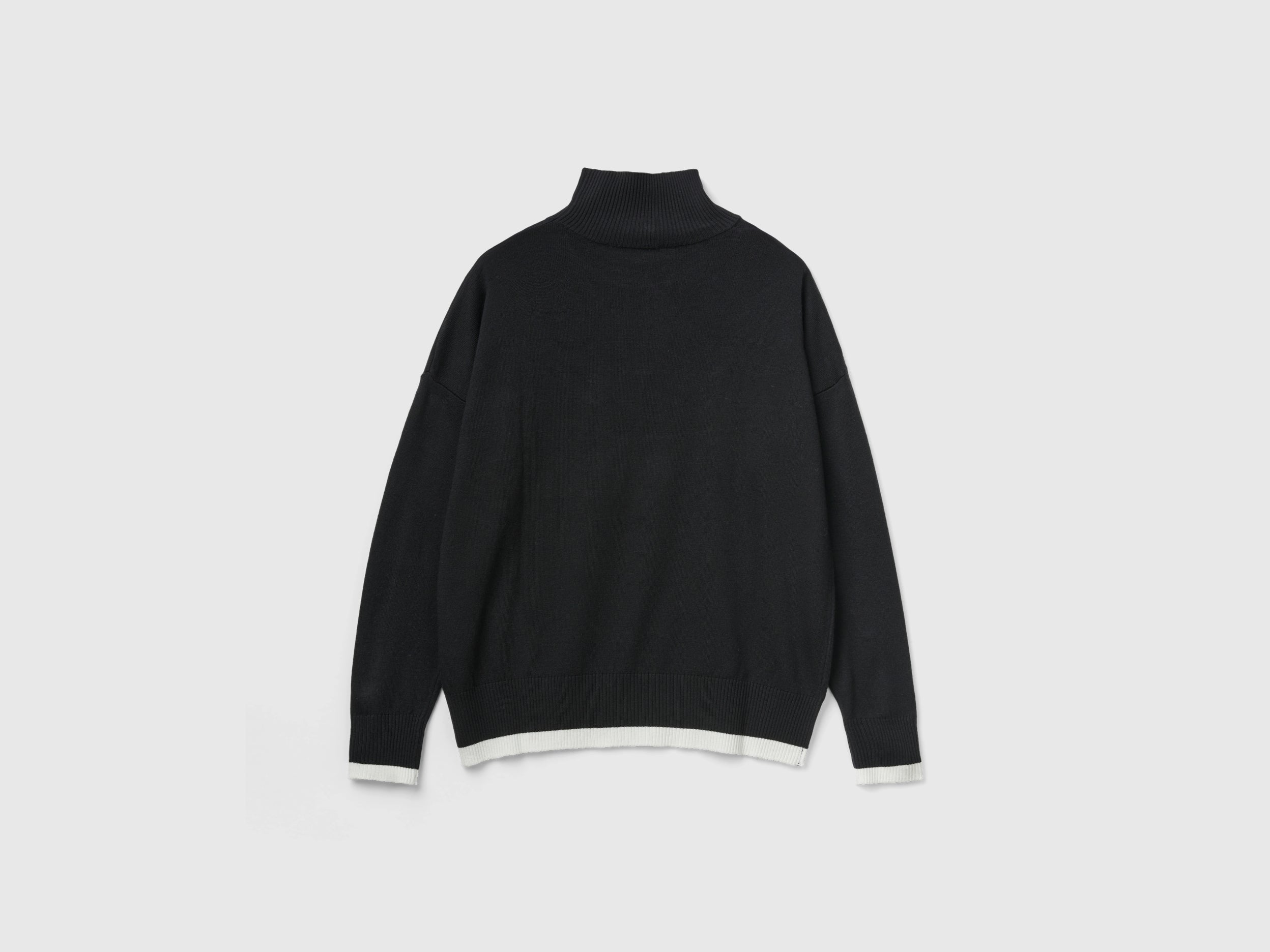 يونايتد كولورز اوف بينيتون بلوفر بياقة عالية وجيب منقوش نسائي