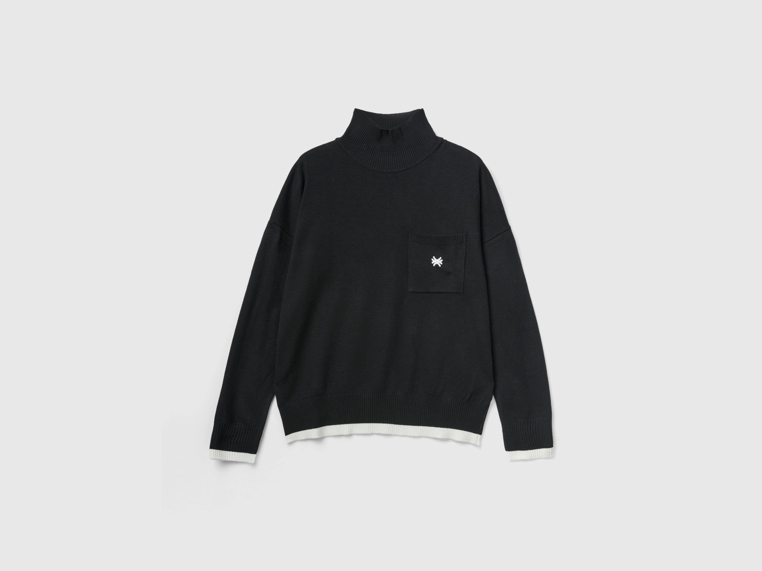 يونايتد كولورز اوف بينيتون بلوفر بياقة عالية وجيب منقوش نسائي