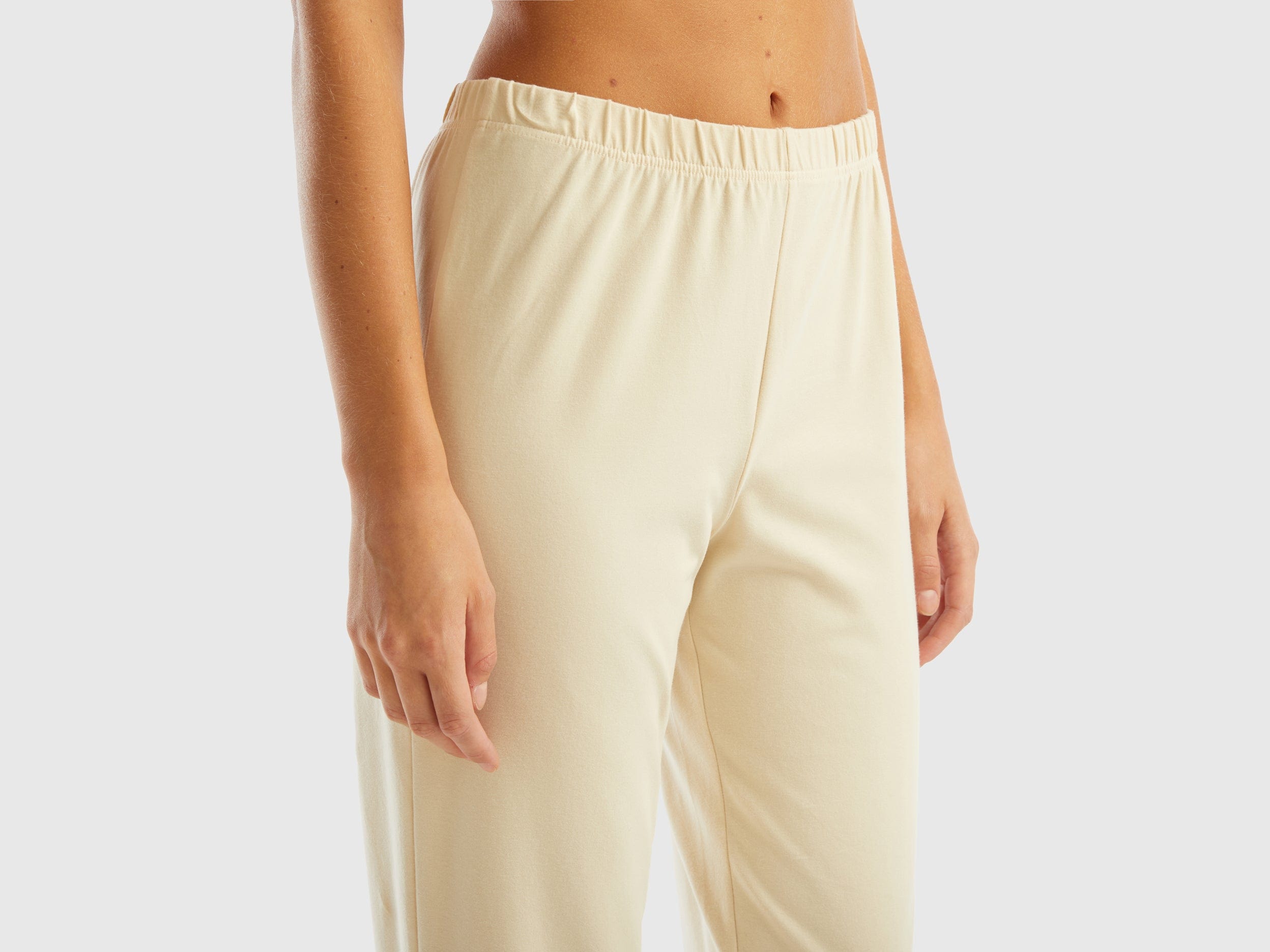 يونايتد كولورز اوف بينيتون طقم بيجاما مطبوع بشعار