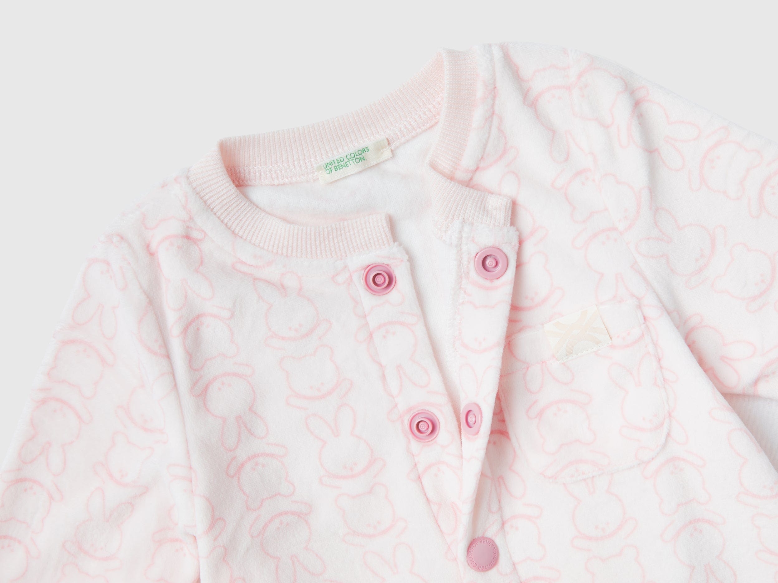 يونايتد كولورز اوف بينيتون سالوبيت شينيل برسوم الأرانب رضع