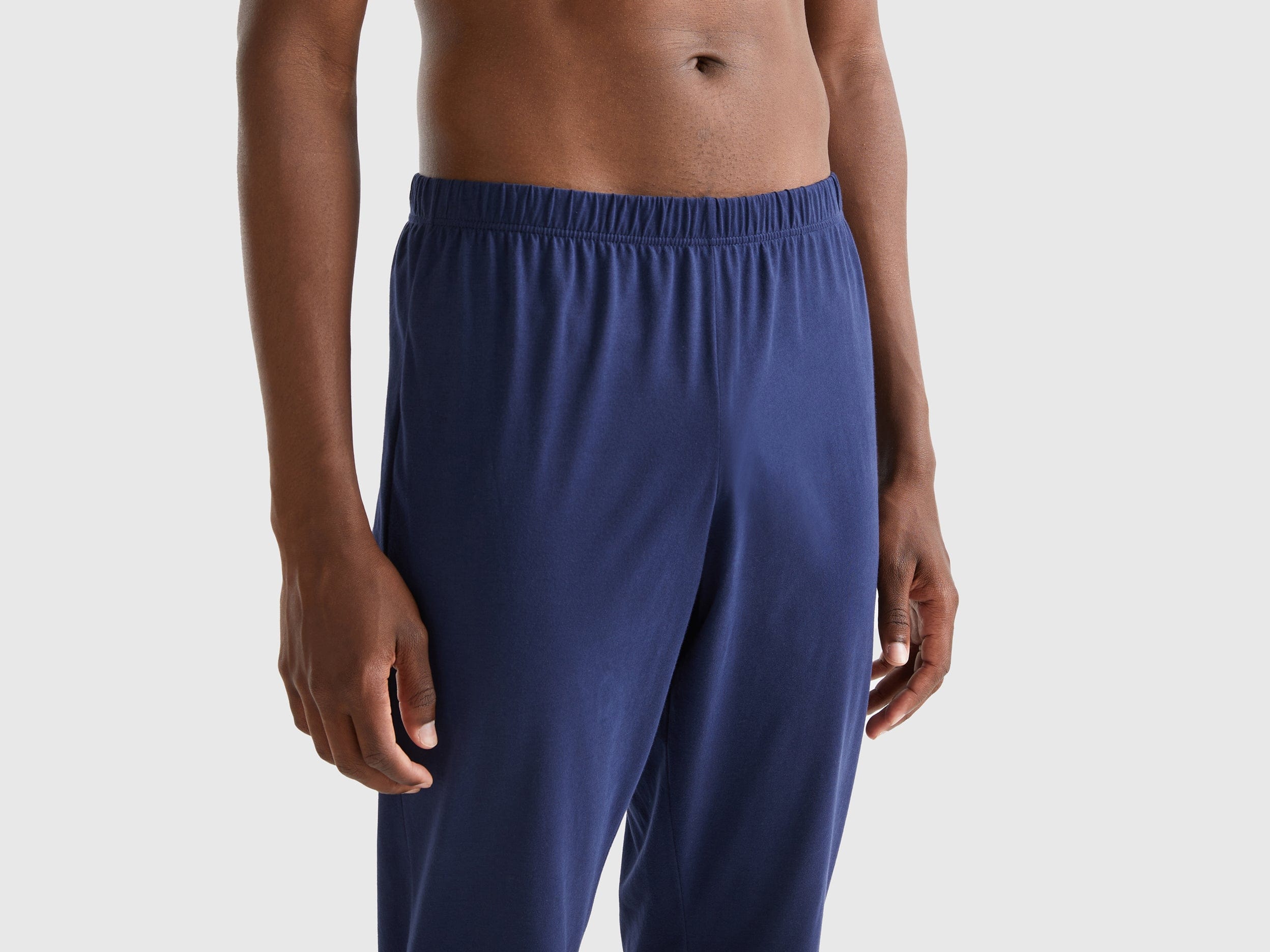 يونايتد كولورز اوف بينيتون بيجاما شبابي بشعار من القطن طويل الألياف