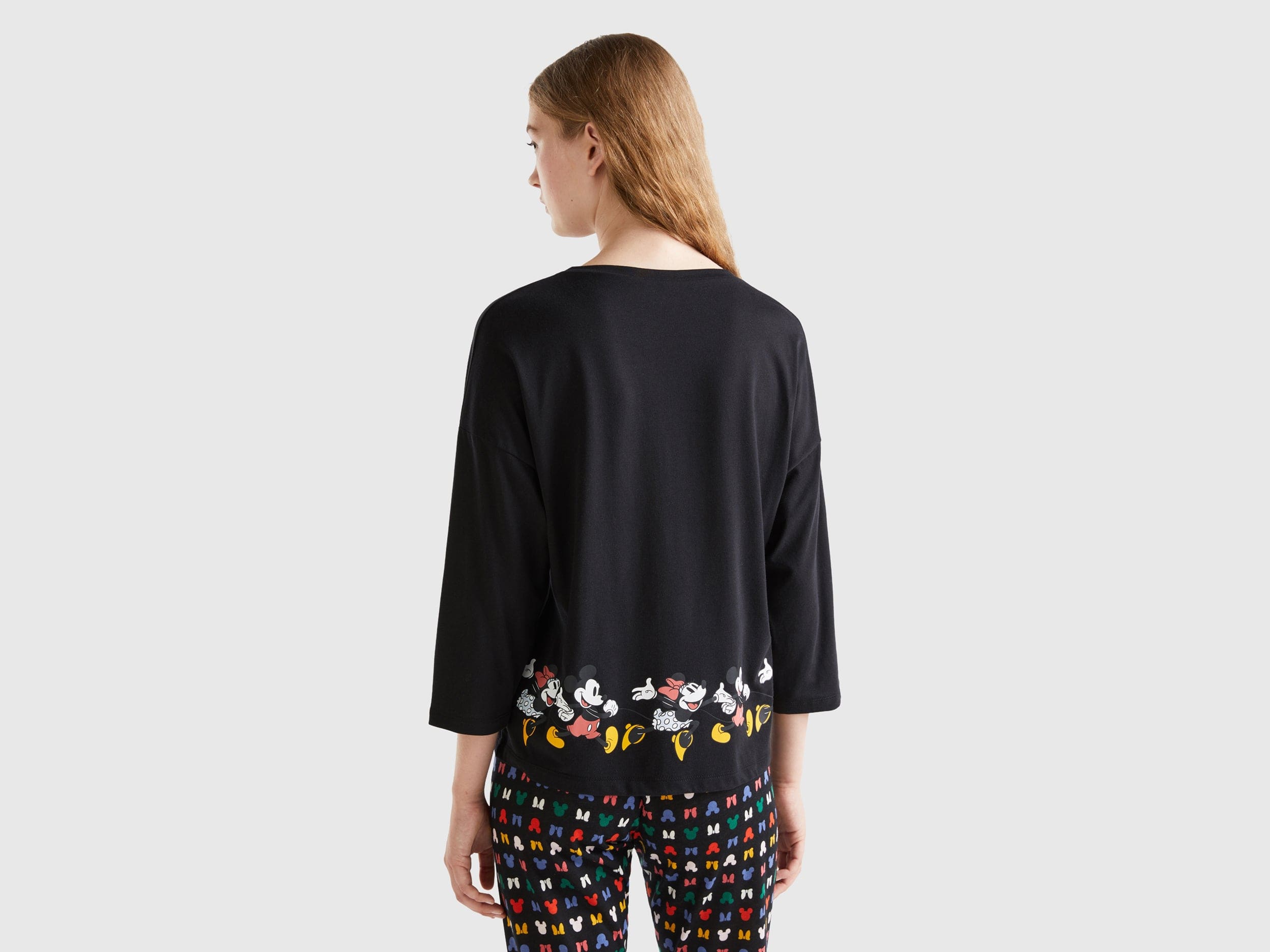 يونايتد كولورز اوف بينيتون تيشيرت نسائي ميني ماوس من خليط الفسكوز