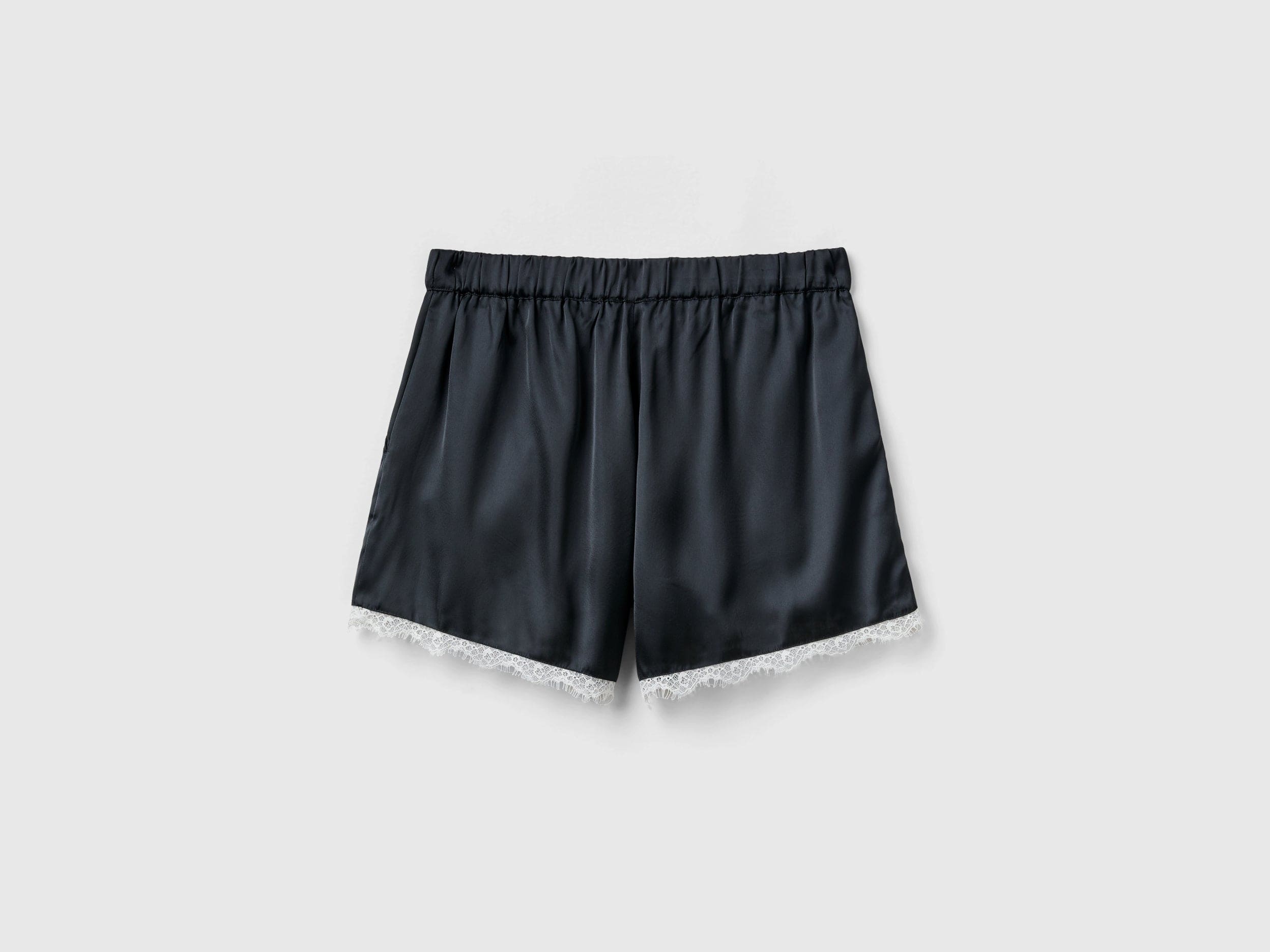 يونايتد كولورز اوف بينيتون شورت ستان نسائي مزين بدانتيل