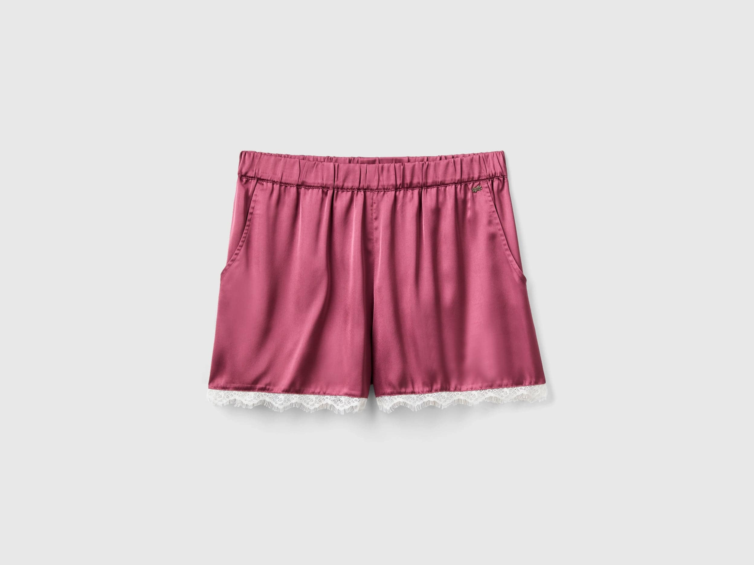 يونايتد كولورز اوف بينيتون شورت ستان نسائي مزين بدانتيل