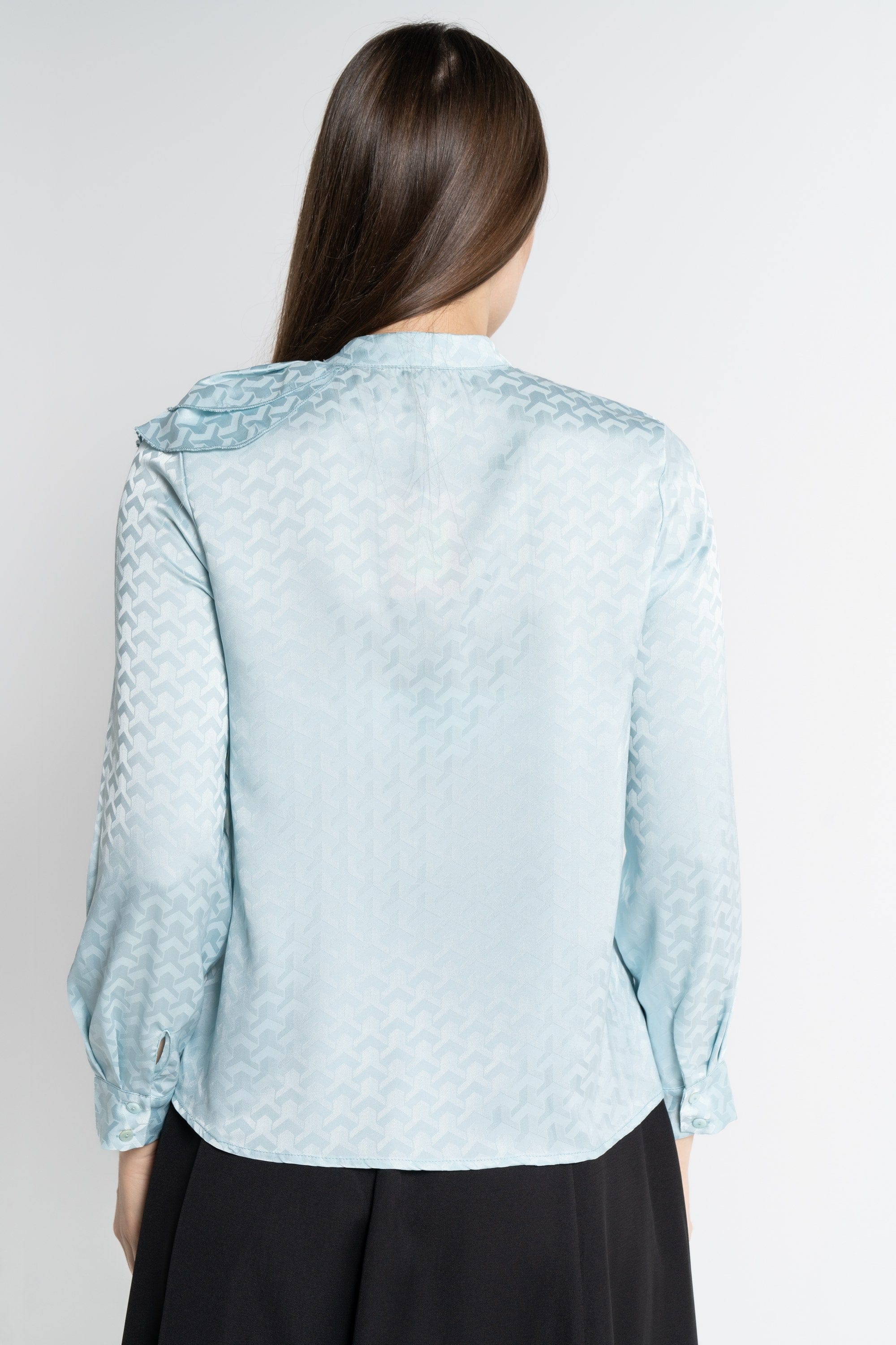 نتشي بلوزة بأكمام طويلة بأزرار أمامية منقوشة نسائية