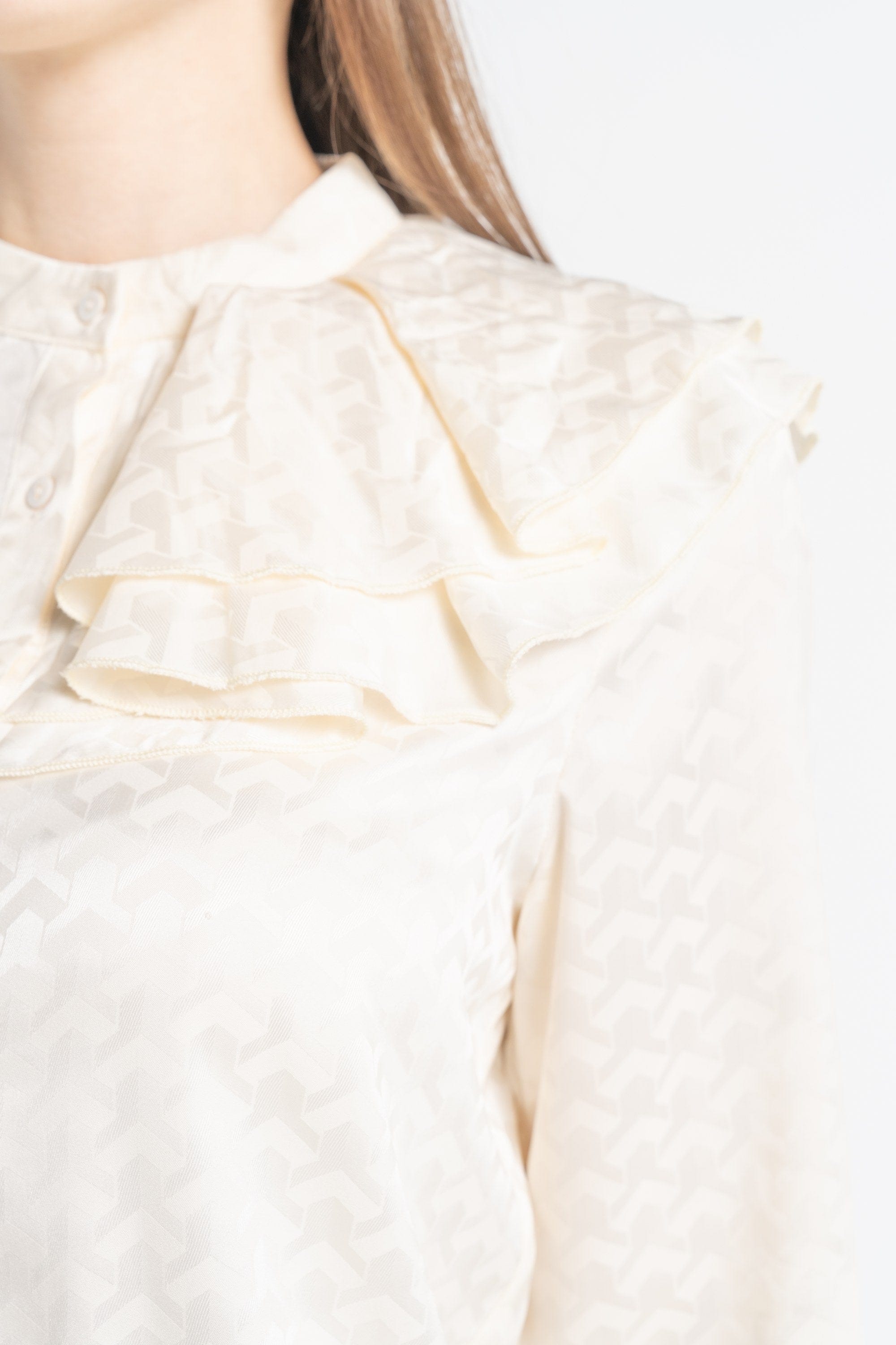 نتشي بلوزة بأكمام طويلة بأزرار أمامية منقوشة نسائية