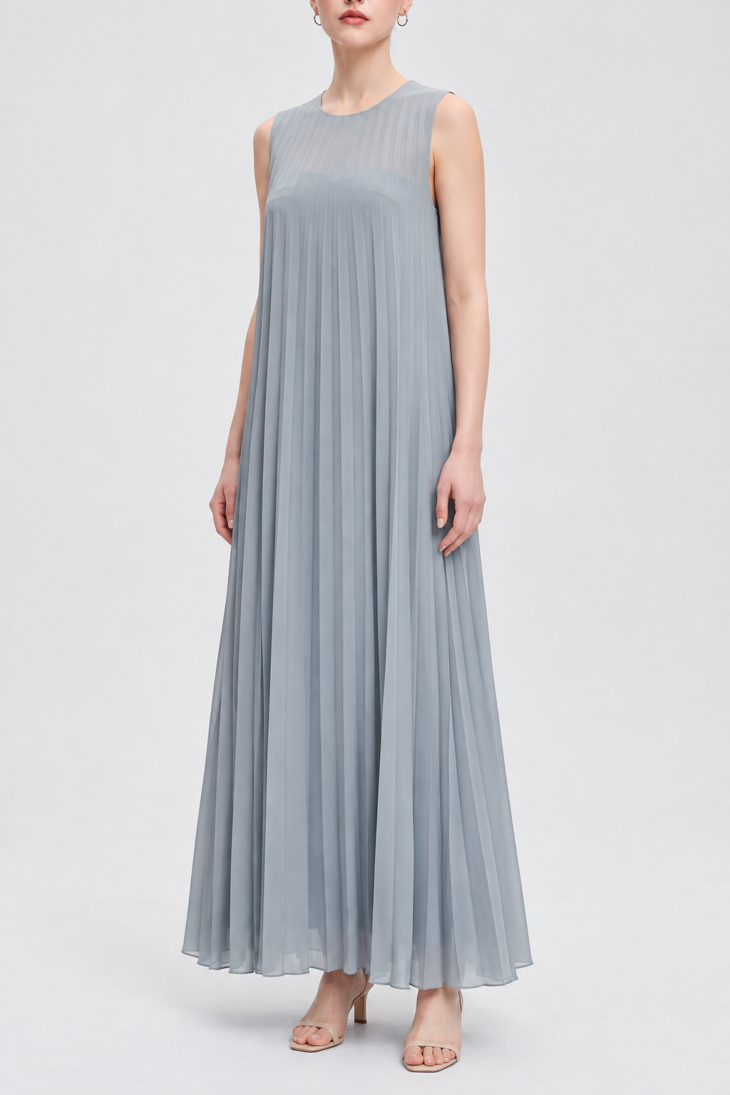 WZ77222Q108 light grey pleated maxi dress on Alice - garment-focused front