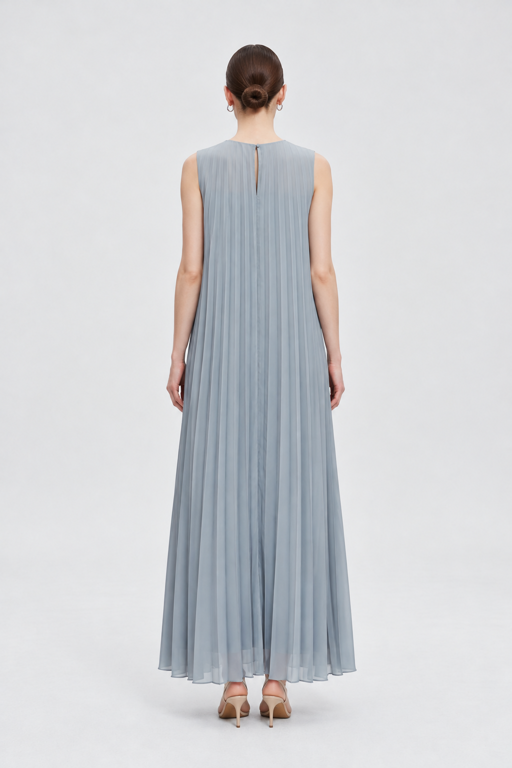 WZ77222Q108 light grey pleated maxi dress on Alice - back
