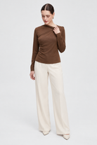 Y002026Q4 brown, full front