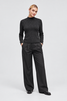 Y004326Q4 black, full front