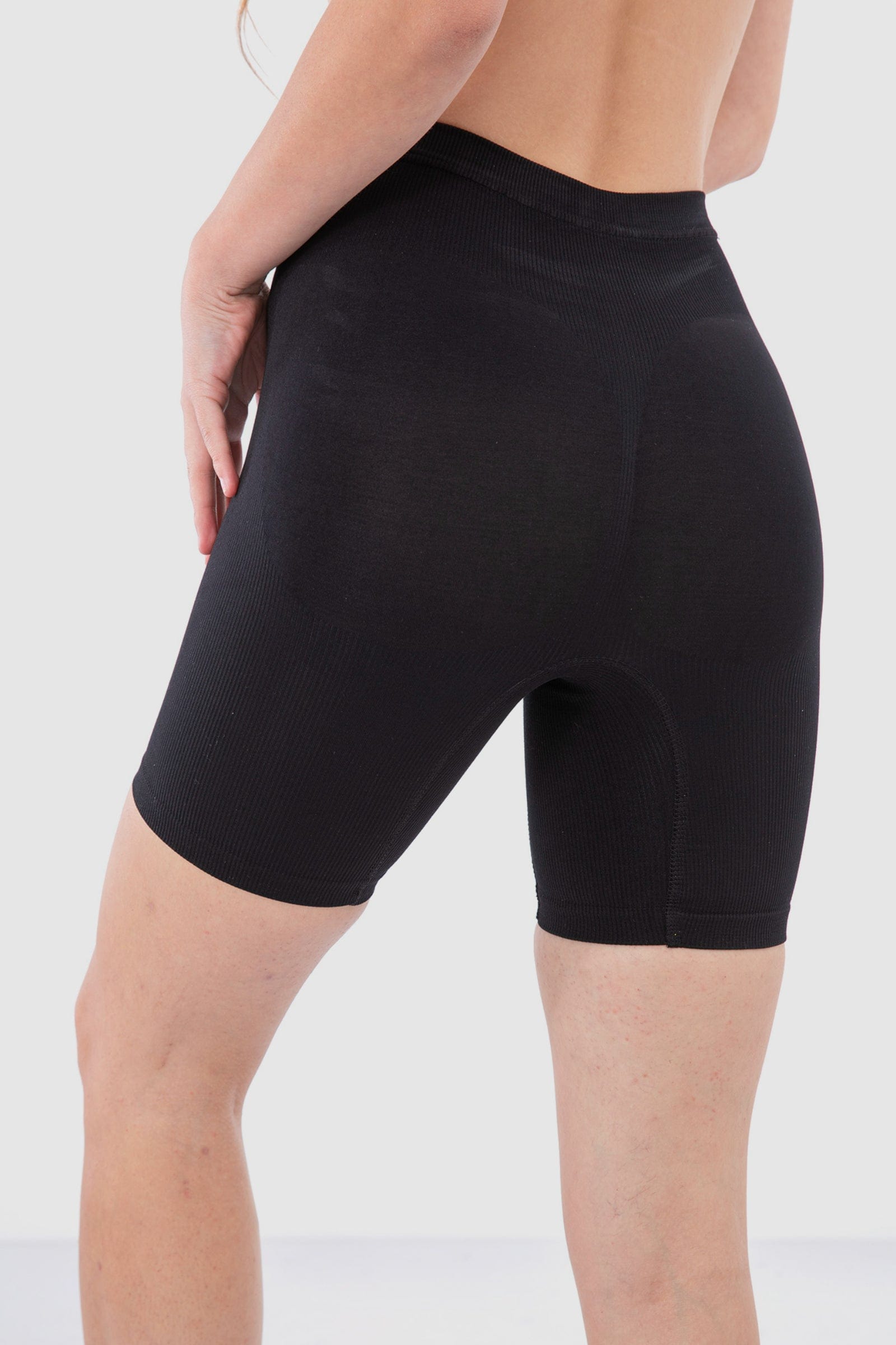 كارينا شورت داخلي مشد للجسم هاي ويست