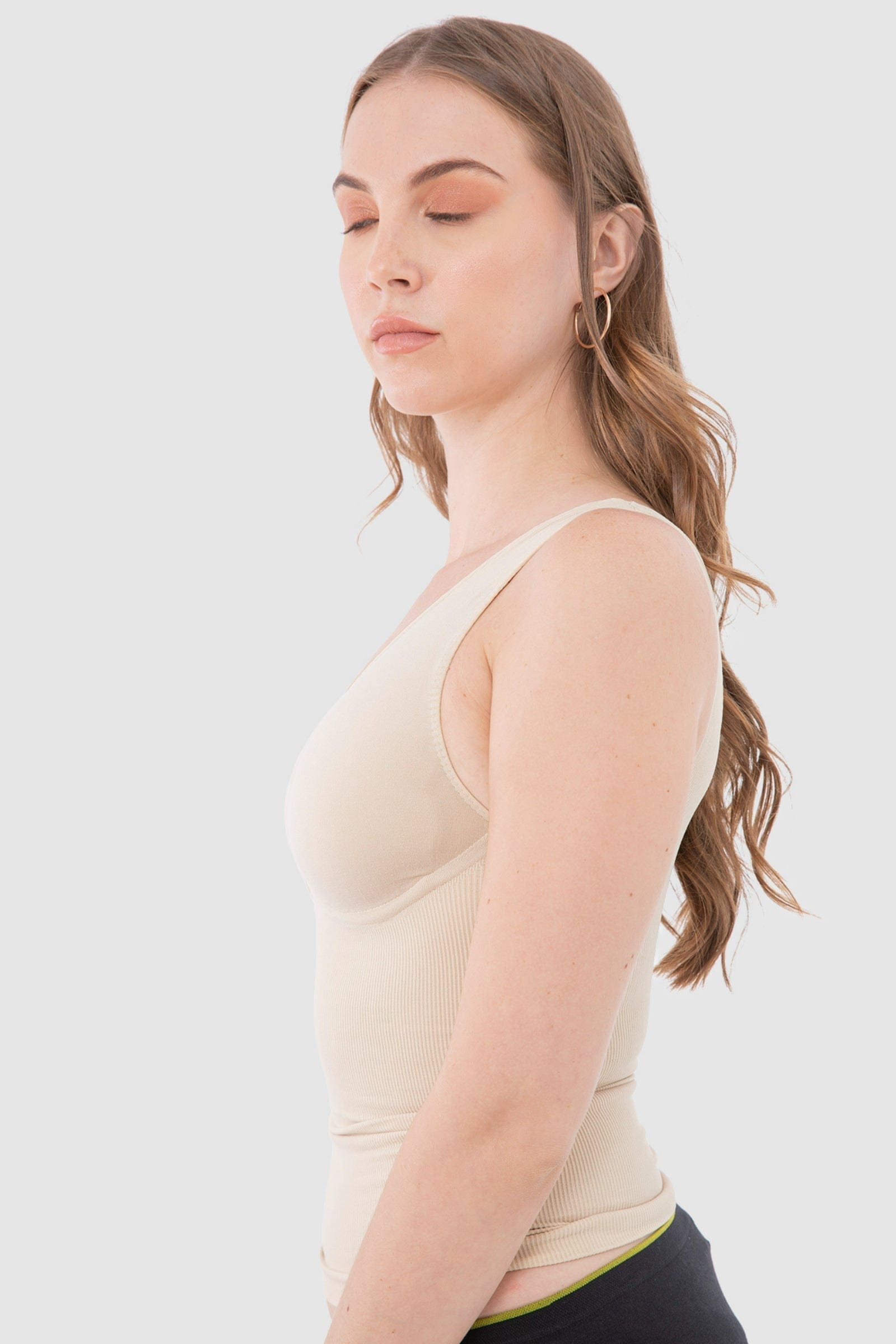 كارينا بلوزة سادة مشد الجسم بلا أكمام