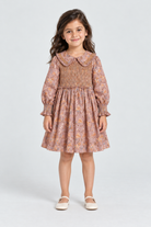 فستان بناتي منقوش بزهور بكشكشه على الصدر والاكمام — front model view