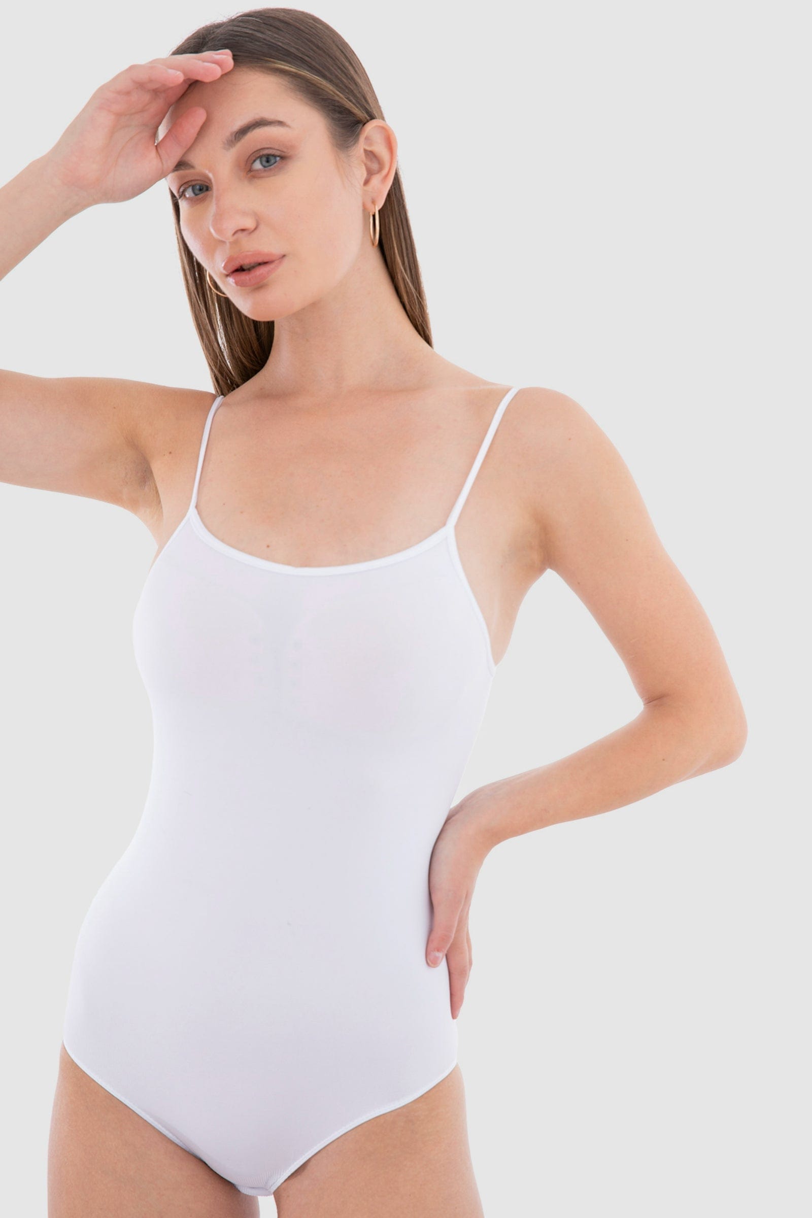 كارينا بودي سوت نسائي سادة حمالات رفيعة