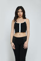 كيتشن بلوزة قصيرة بخط علي الصدر بأزرار