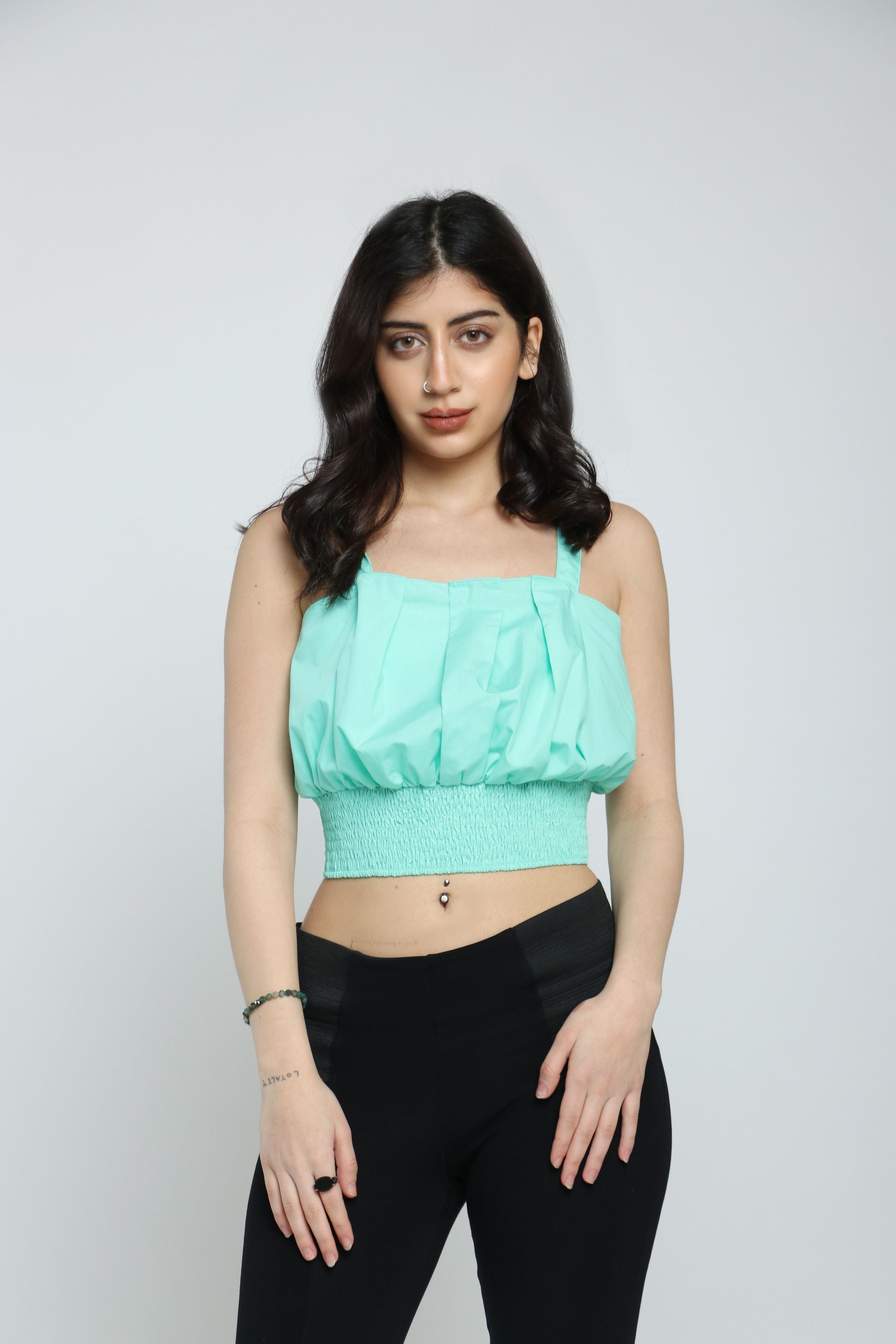 كيتشن بلوزة قصيرة مطاطة بحمالات عريضة