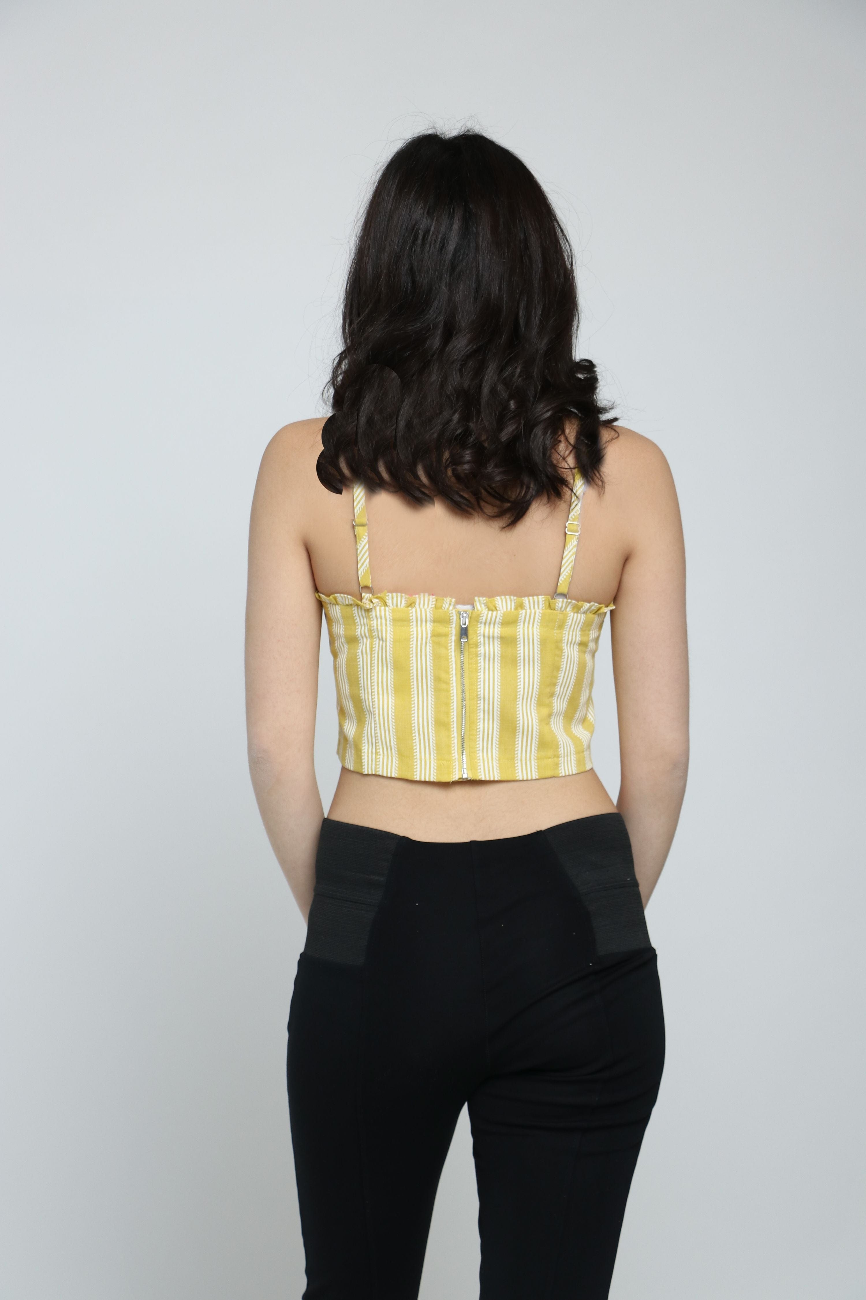 كيتشن بلوزة مخططة بأزرار أمامية بحمالات وياقة مربعة نسائي