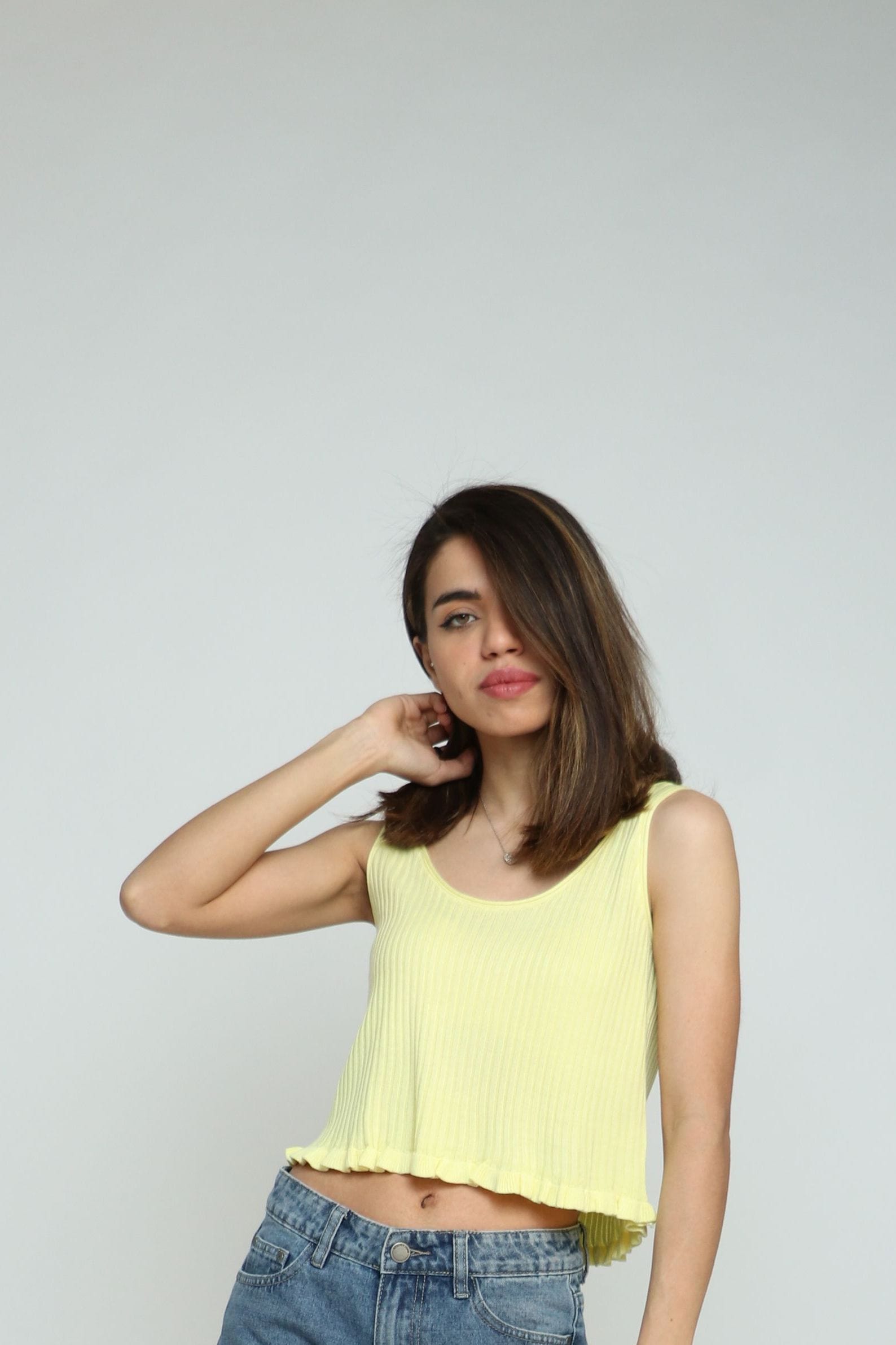 كيتشن بلوزة نص بطن بكرانيش من الأسفل