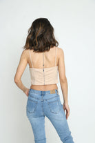 كيتشن بلوزة ساده نص بطن بحمالات رفيعة