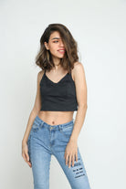 كيتشن بلوزة ساده نص بطن بحمالات رفيعة