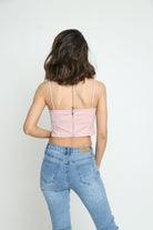 كيتشن بلوزة ساده نص بطن بحمالات رفيعة