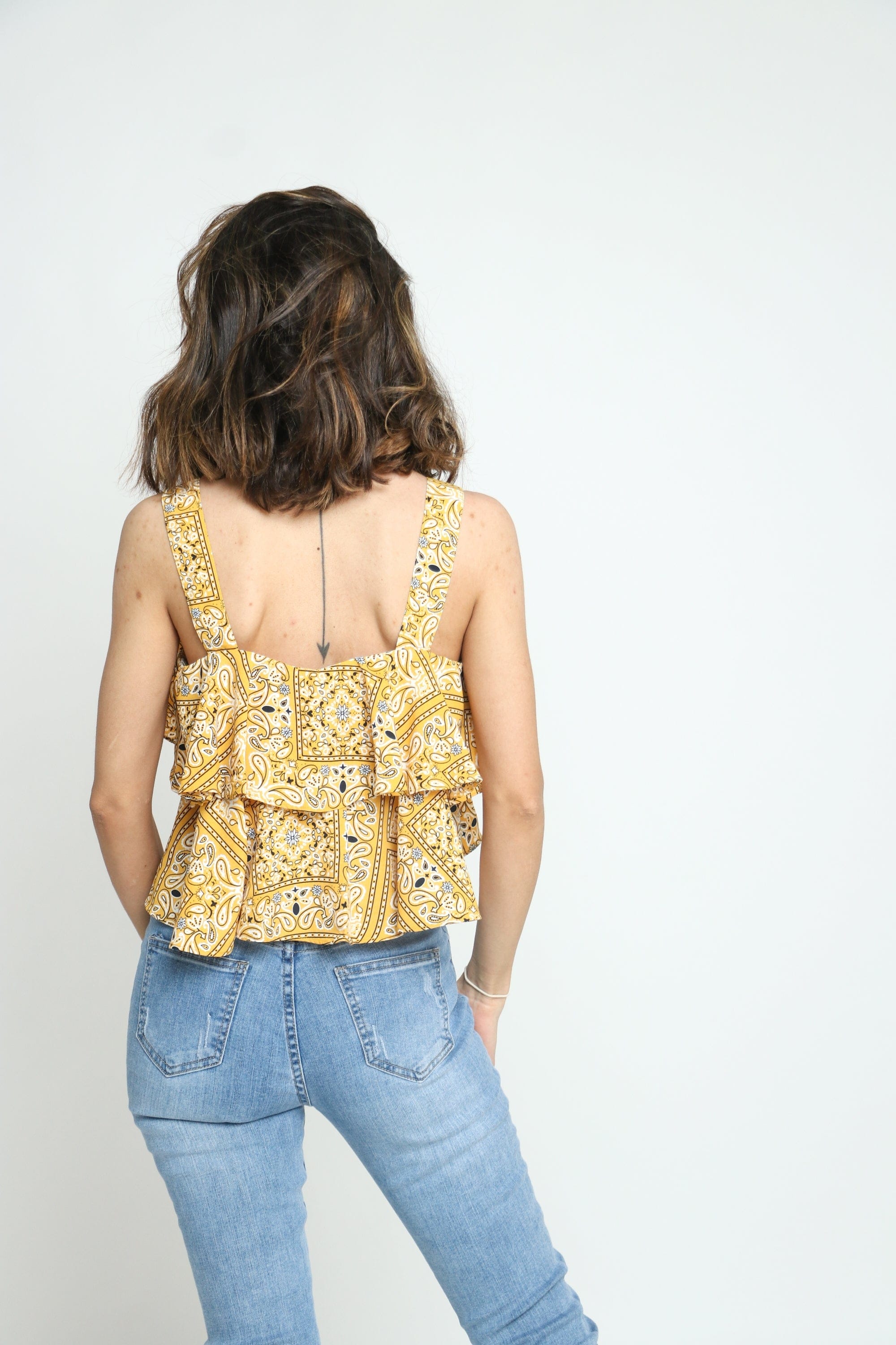 كيتشن بلوزة طبقات منقوشة بحاملات نص بطن نسائي أصفر الخردل
