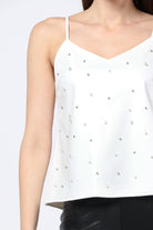 كيتشن بلوزة سادة بخرز علي الصدر أبيض