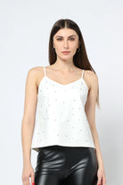 كيتشن بلوزة سادة بخرز علي الصدر أبيض