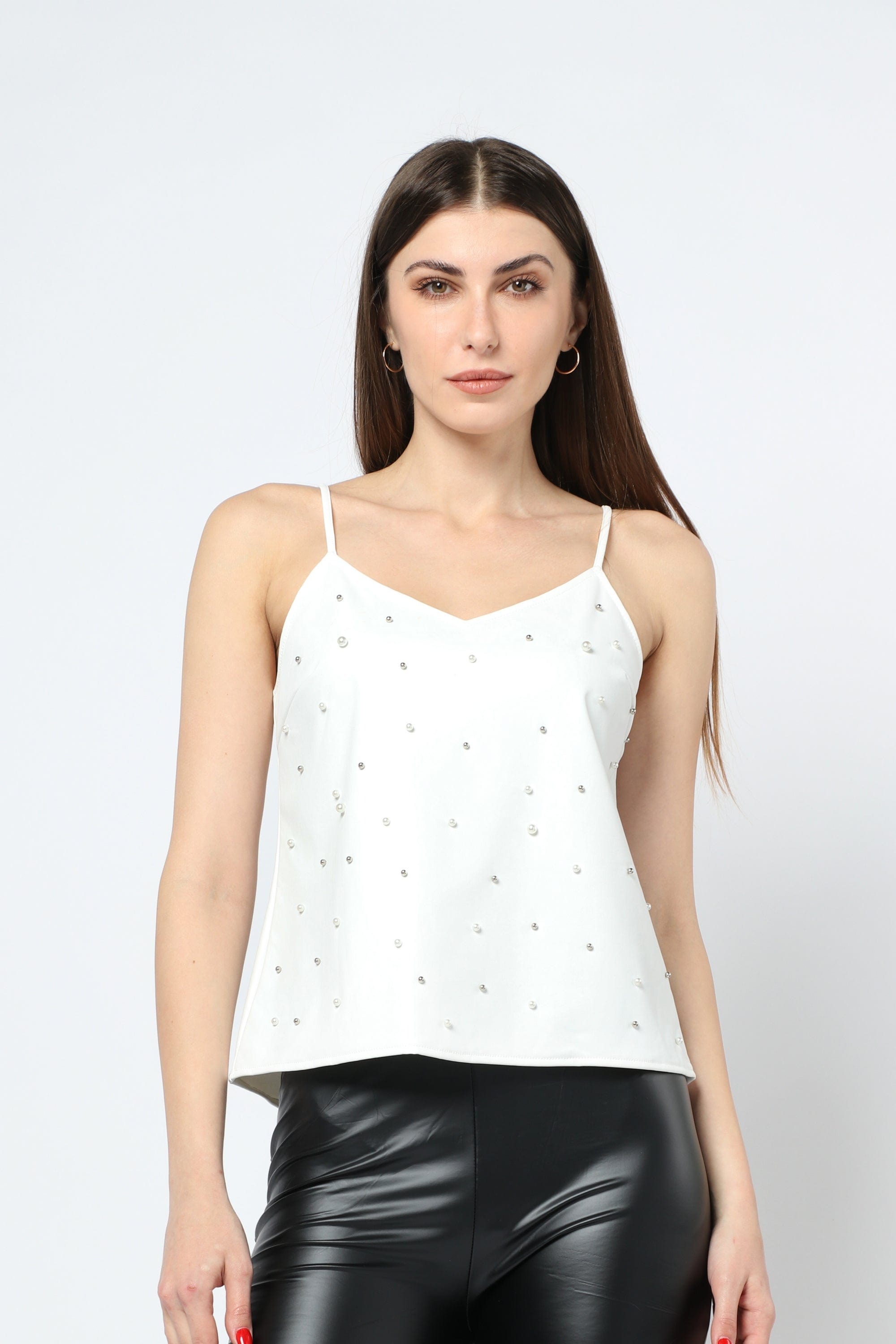 كيتشن بلوزة سادة بخرز علي الصدر أبيض