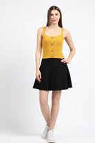 كيتشن بلوزة بدون أكمام مضلع سادة بأزرار أمامية