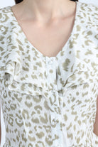 كيتشن بلوزة تايجر بفتحة صدر عميقة