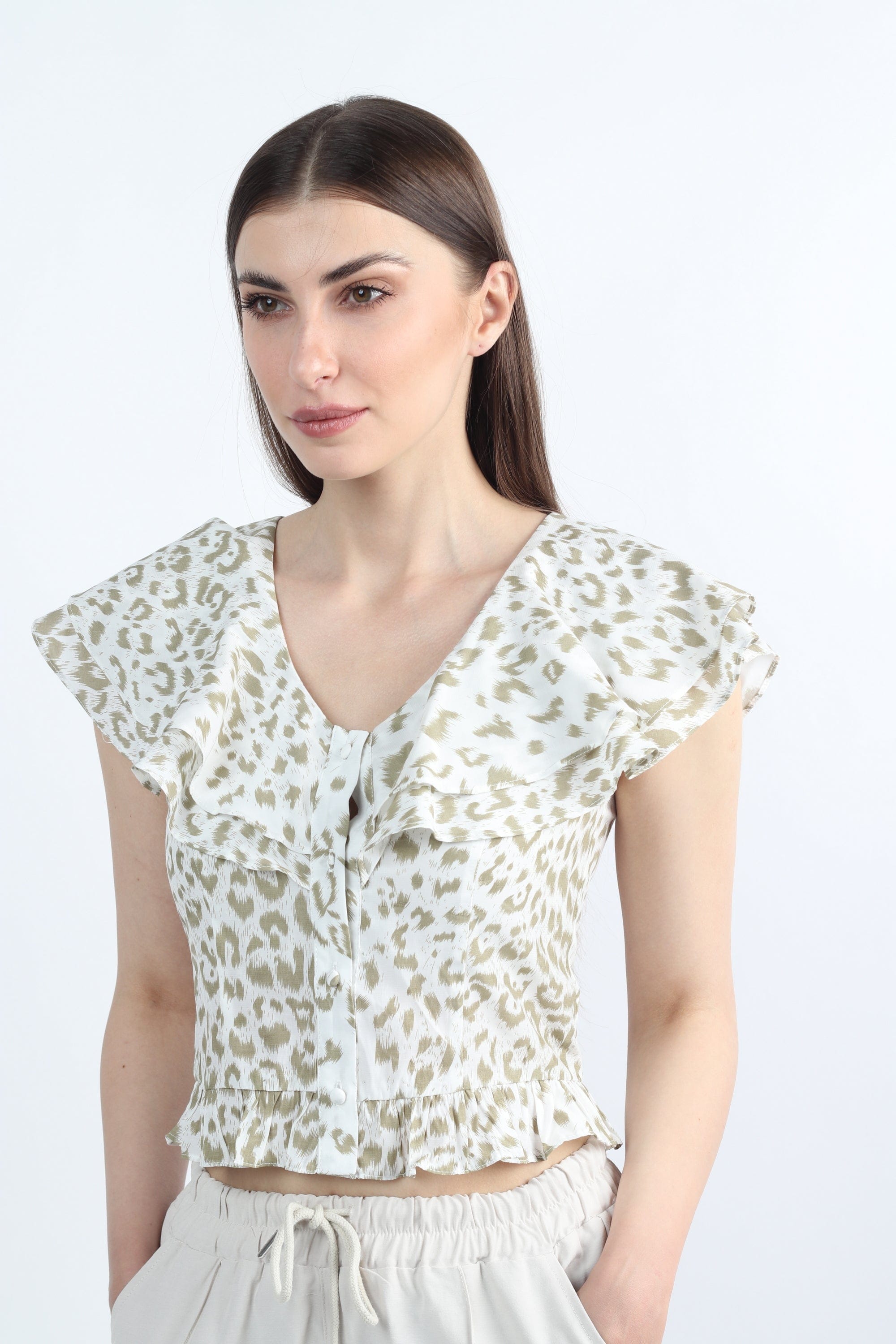 كيتشن بلوزة تايجر بفتحة صدر عميقة