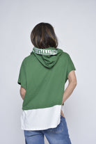 كيتشن سويت شيرت بقبعة نص كم نسائي