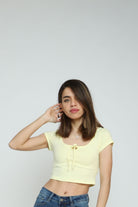 كيتشن بلوزة قطن نص بطن كم قصير برقبة دائرية برباط نسائي