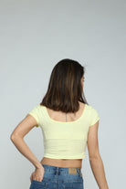 كيتشن بلوزة قطن نص بطن كم قصير برقبة دائرية برباط نسائي