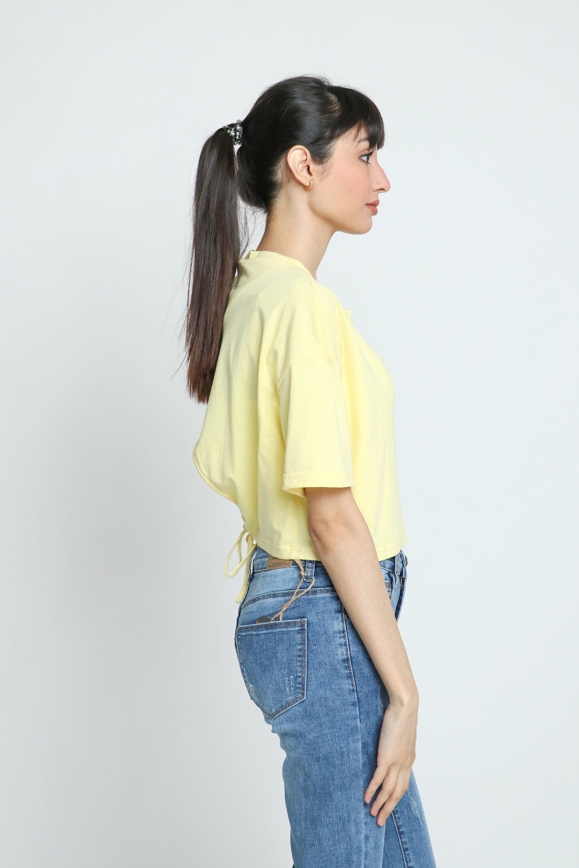 كيتشن بلوزة قصيرة هاي ويست سادة مفتوحة من الخلف نص كم