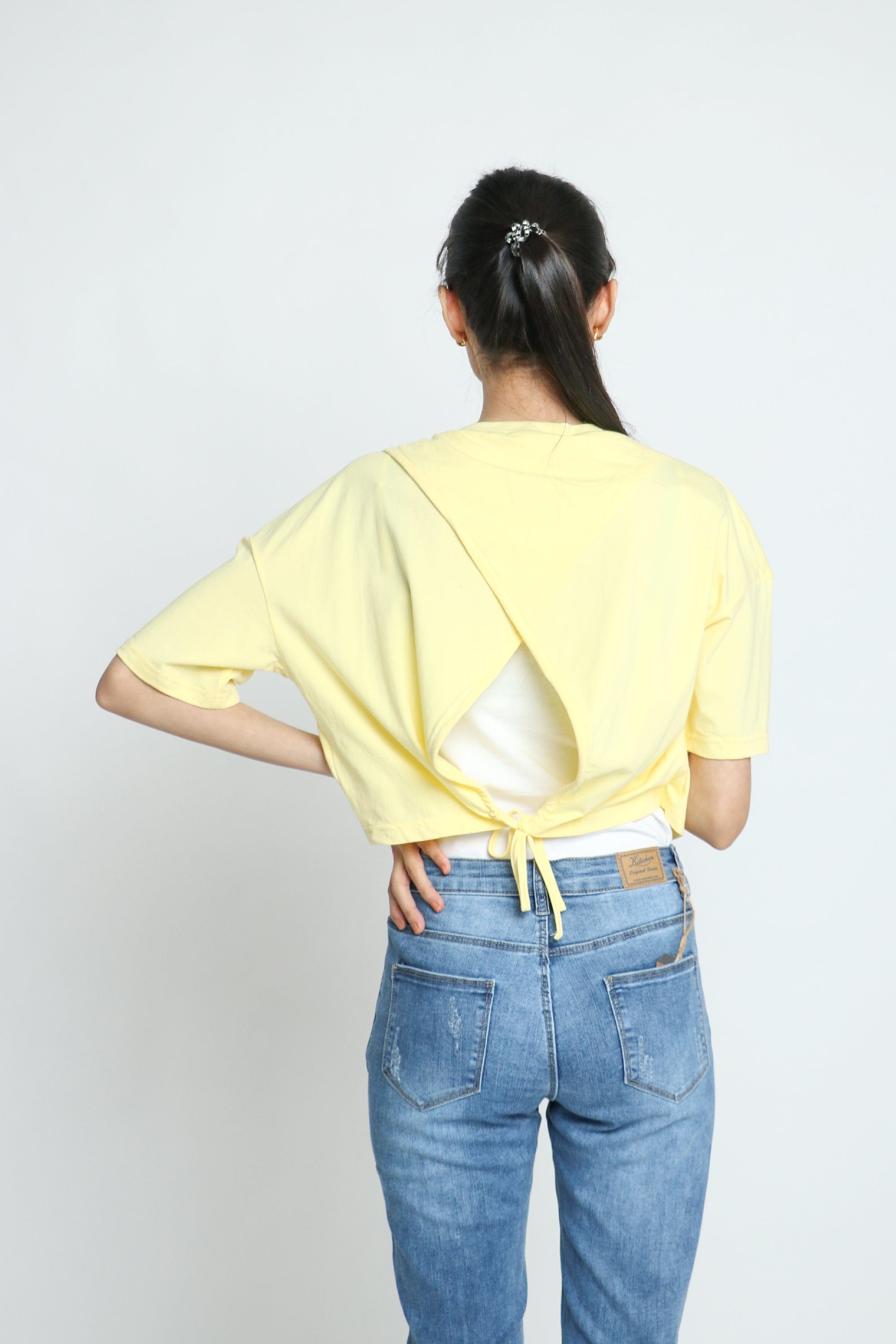 كيتشن بلوزة قصيرة هاي ويست سادة مفتوحة من الخلف نص كم