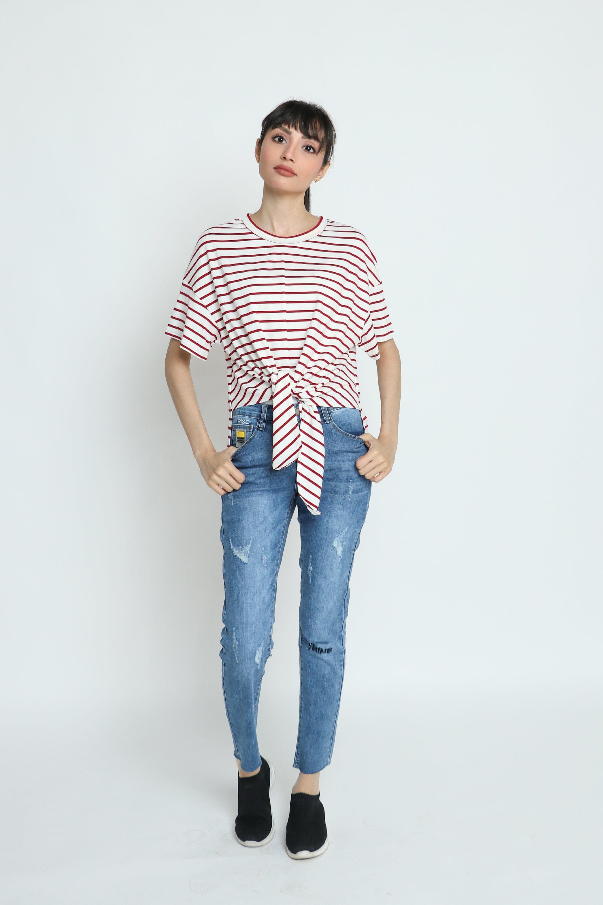 كيتشن تيشيرت مقلم بالعرض طويل من الخلف مع ربطة خصر نسائية