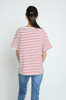 كيتشن تيشيرت مقلم بالعرض طويل من الخلف مع ربطة خصر نسائية