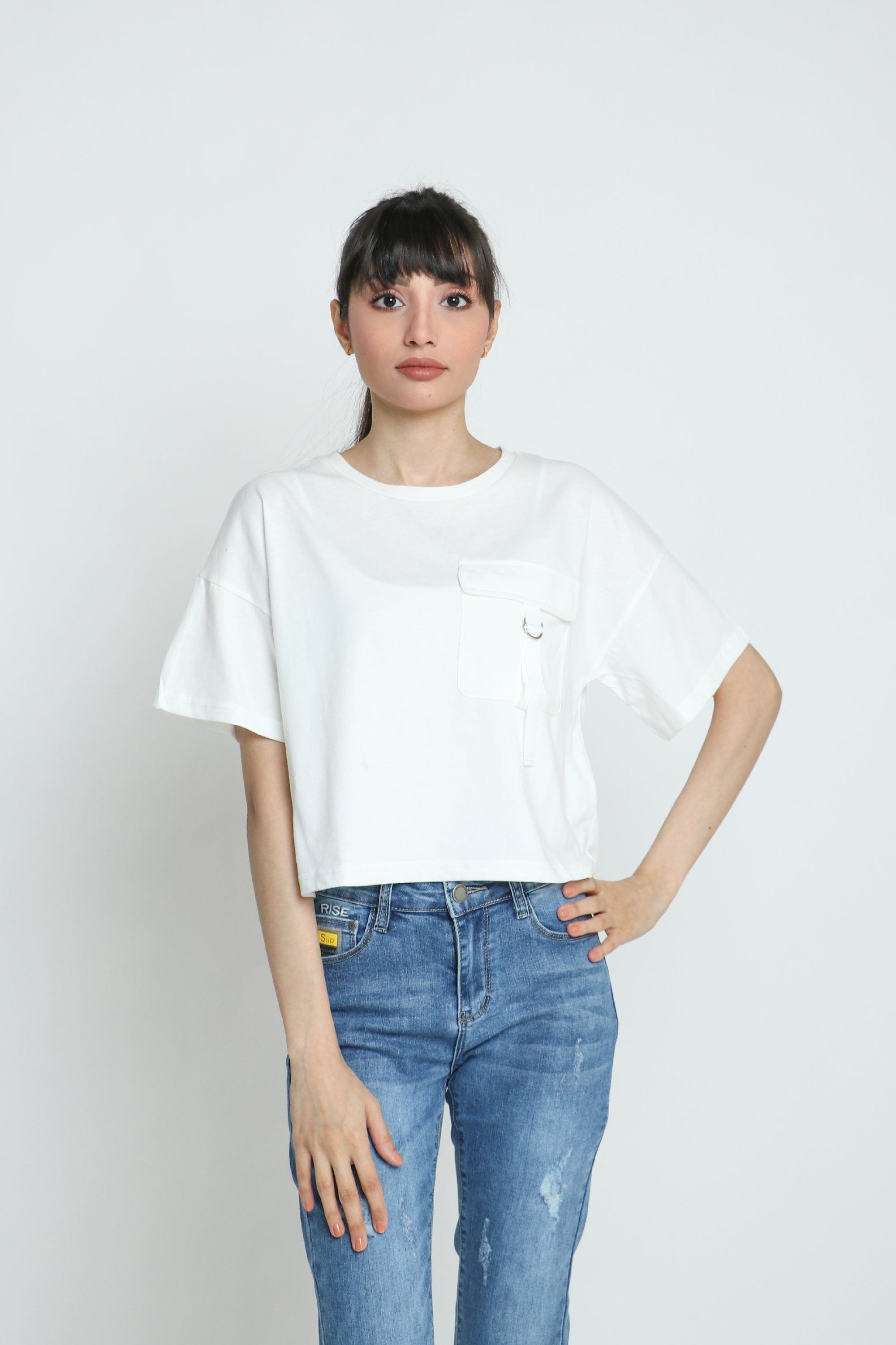 كيتشن بلوزة قطن سادة بجيب نص كم نسائي