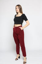 كيتشن بلوزة بأكمام قصيرة نص بطن بفتحة صدر مربعة