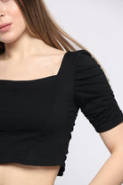 كيتشن بلوزة بأكمام قصيرة نص بطن بفتحة صدر مربعة