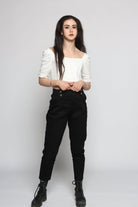 كيتشن بلوزة بأكمام قصيرة نص بطن بفتحة صدر مربعة