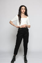 كيتشن بلوزة بأكمام قصيرة نص بطن بفتحة صدر مربعة