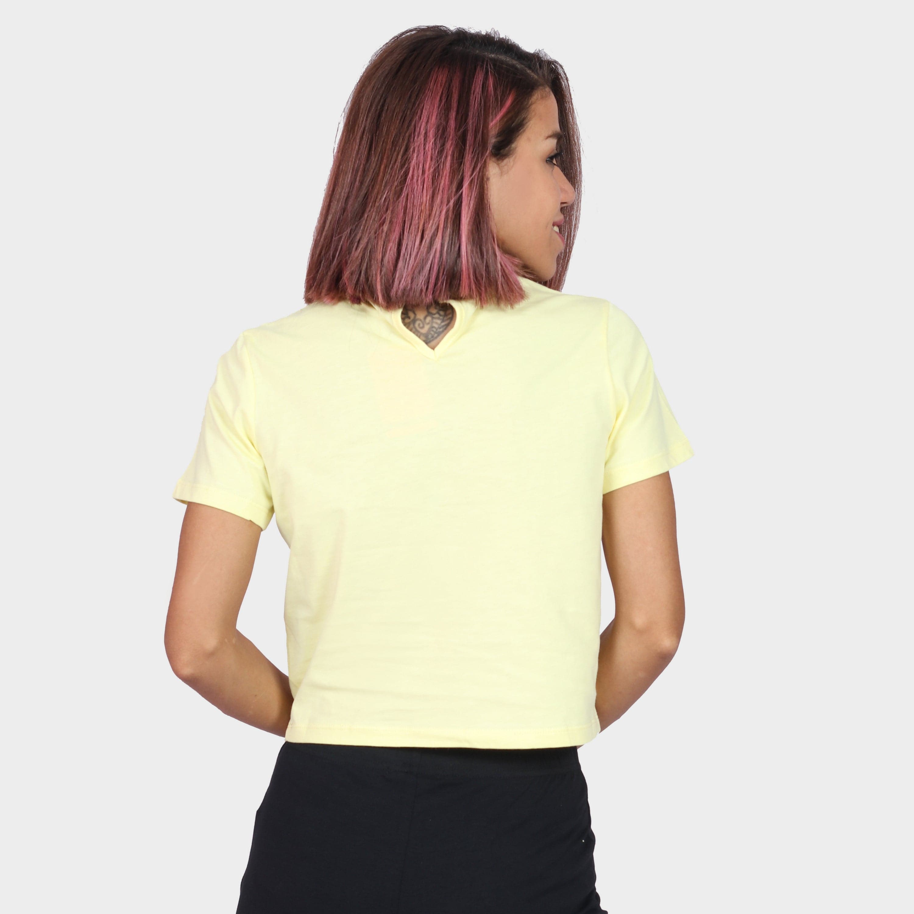 كيتشن بلوزة سادة قصيرة نص كم نسائي