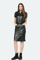 كيتشن بلوزة قصيرة جلد بجيوب أمامية نص كم نسائي أسود