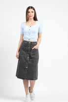 كيتشن بلوزة قصيرة سادة بأزرار أمامية نص كم