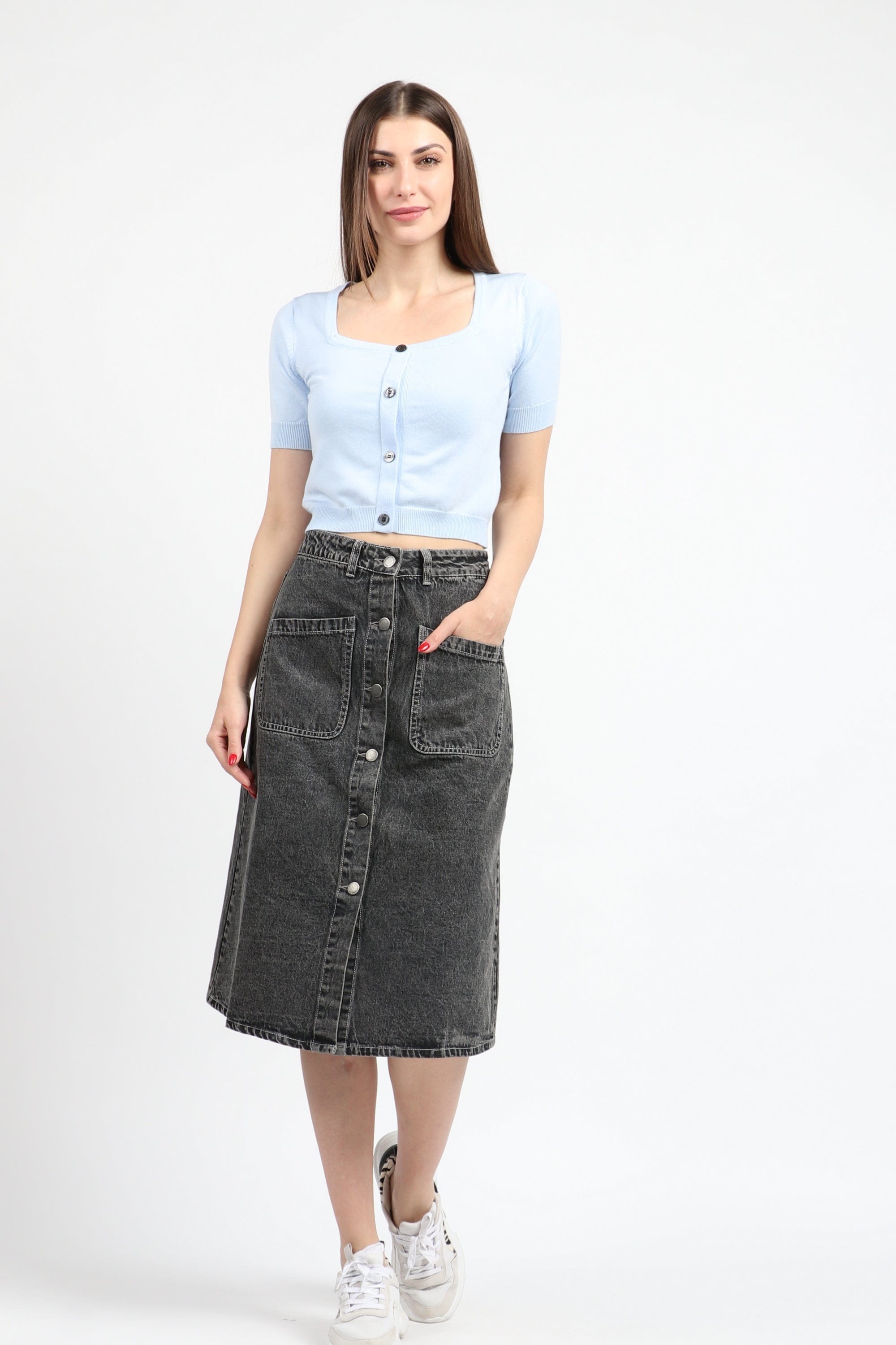 كيتشن بلوزة قصيرة سادة بأزرار أمامية نص كم