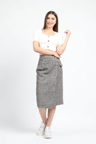 كيتشن بلوزة قصيرة سادة بأزرار أمامية نص كم